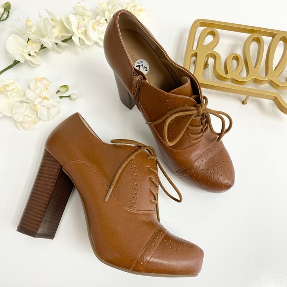 Crown Vintage Oxford TESSFORD Platform Pump, 7.5M